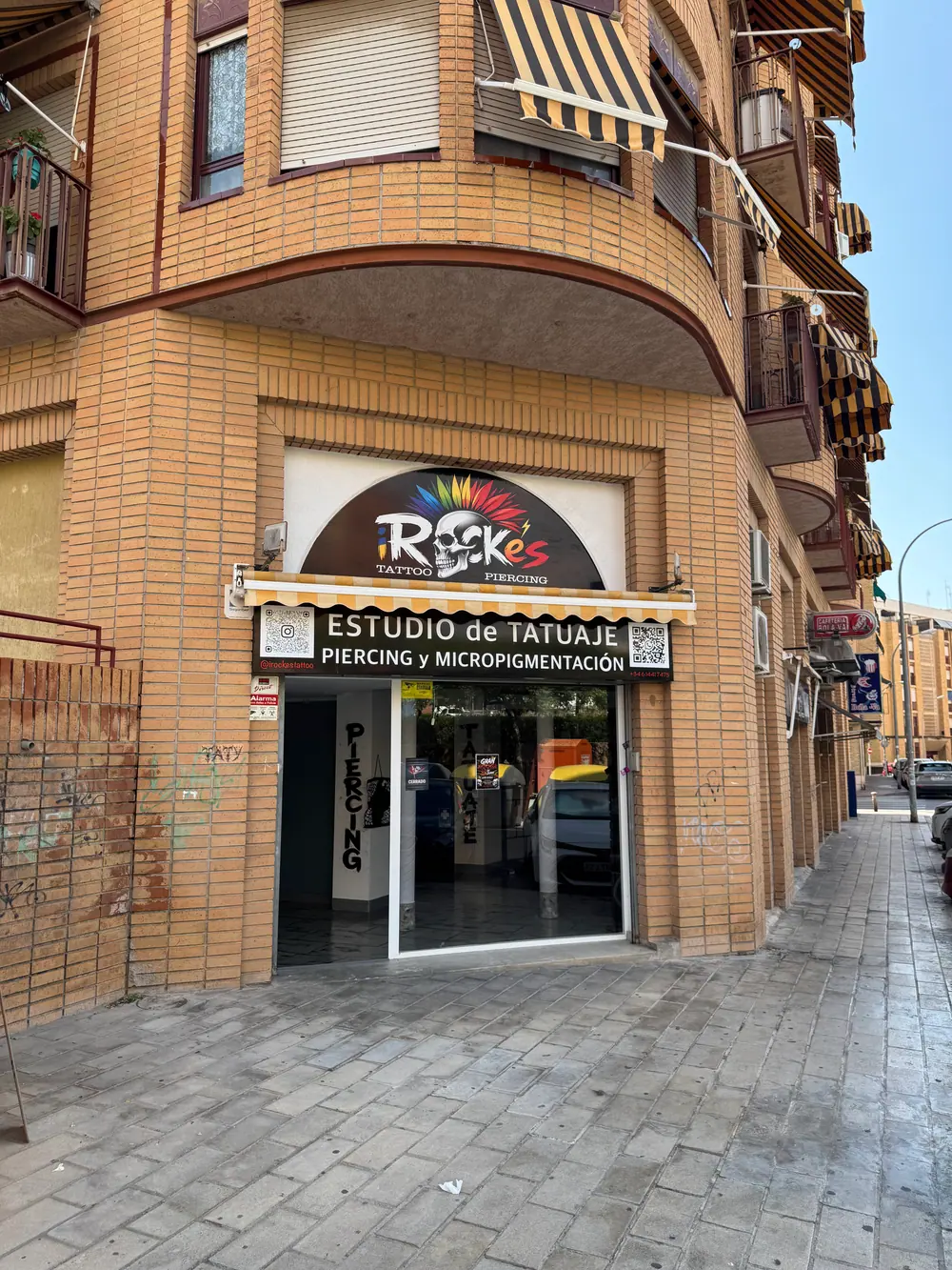 La fachada de iROCKés en la esquina